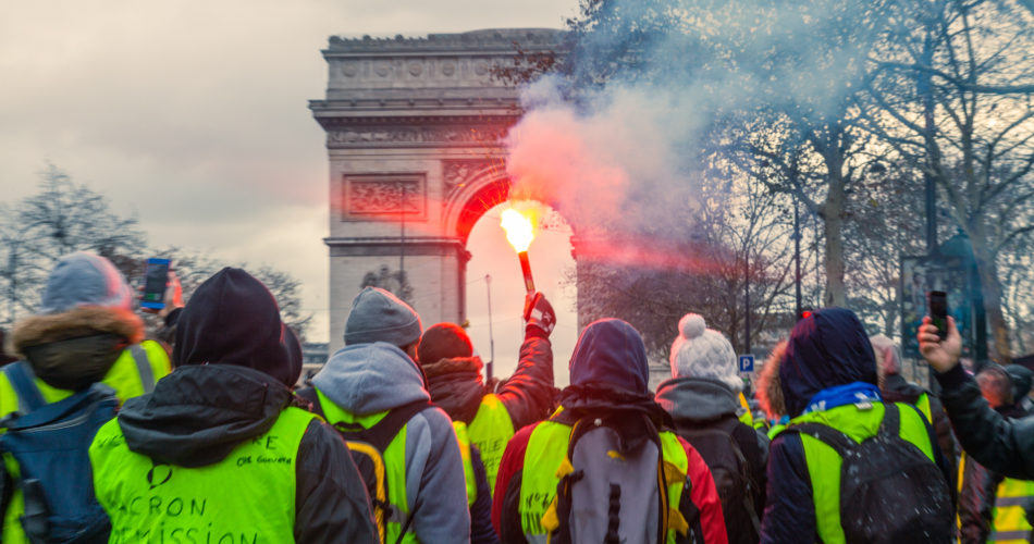 Fumigène Arc de Triomphe manifestation gilets jaunes