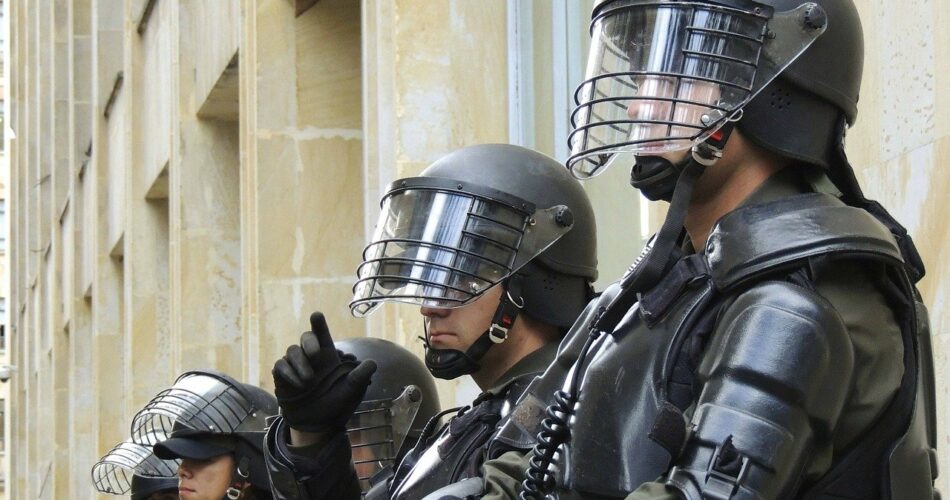 Nouveau projet de loi antiterroriste quelques jours après le meurtre d'une policière en France