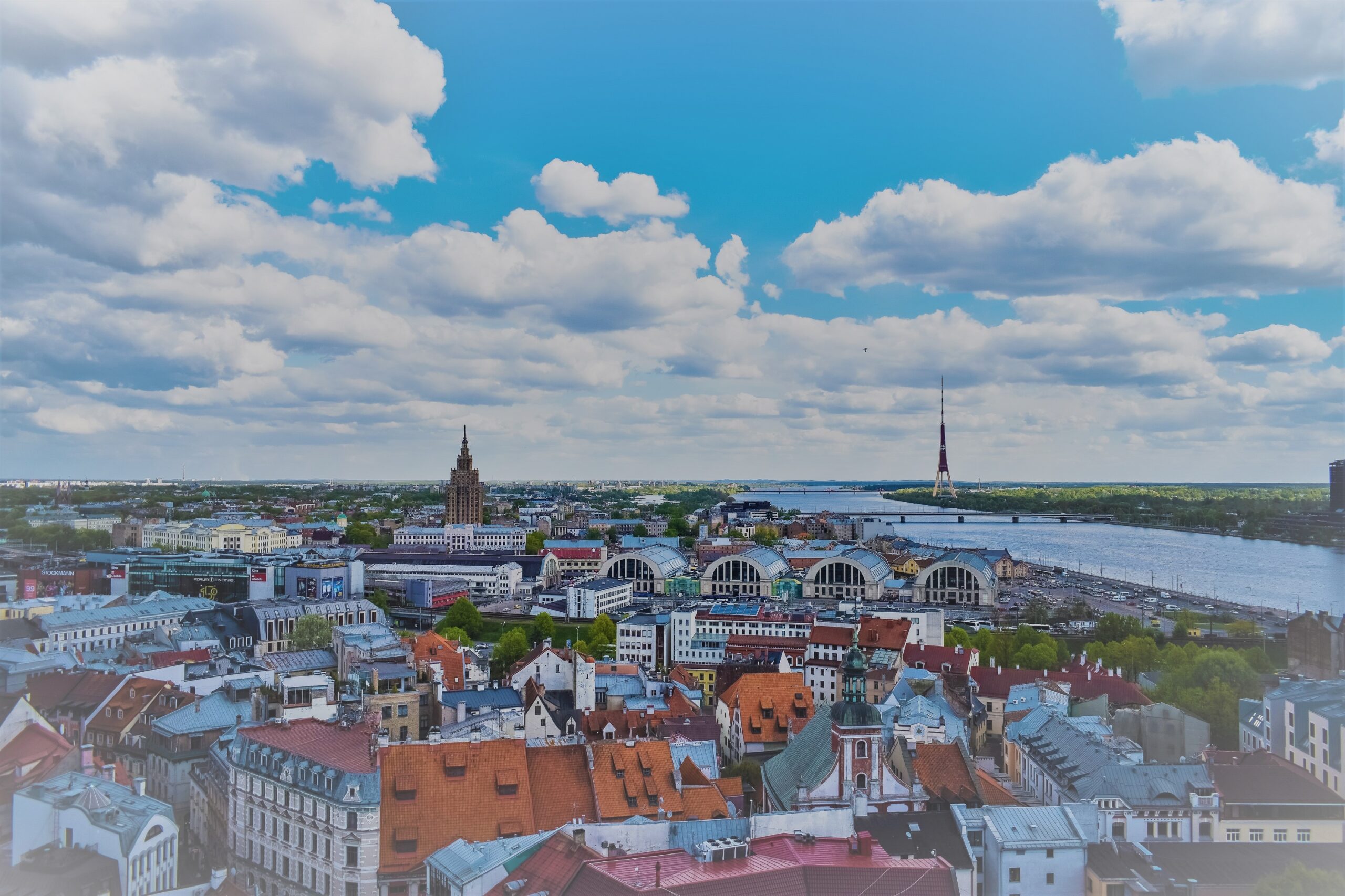 Photo by Darya Tryfanava on Unsplash Acheter un bien immobilier facilement en Europe