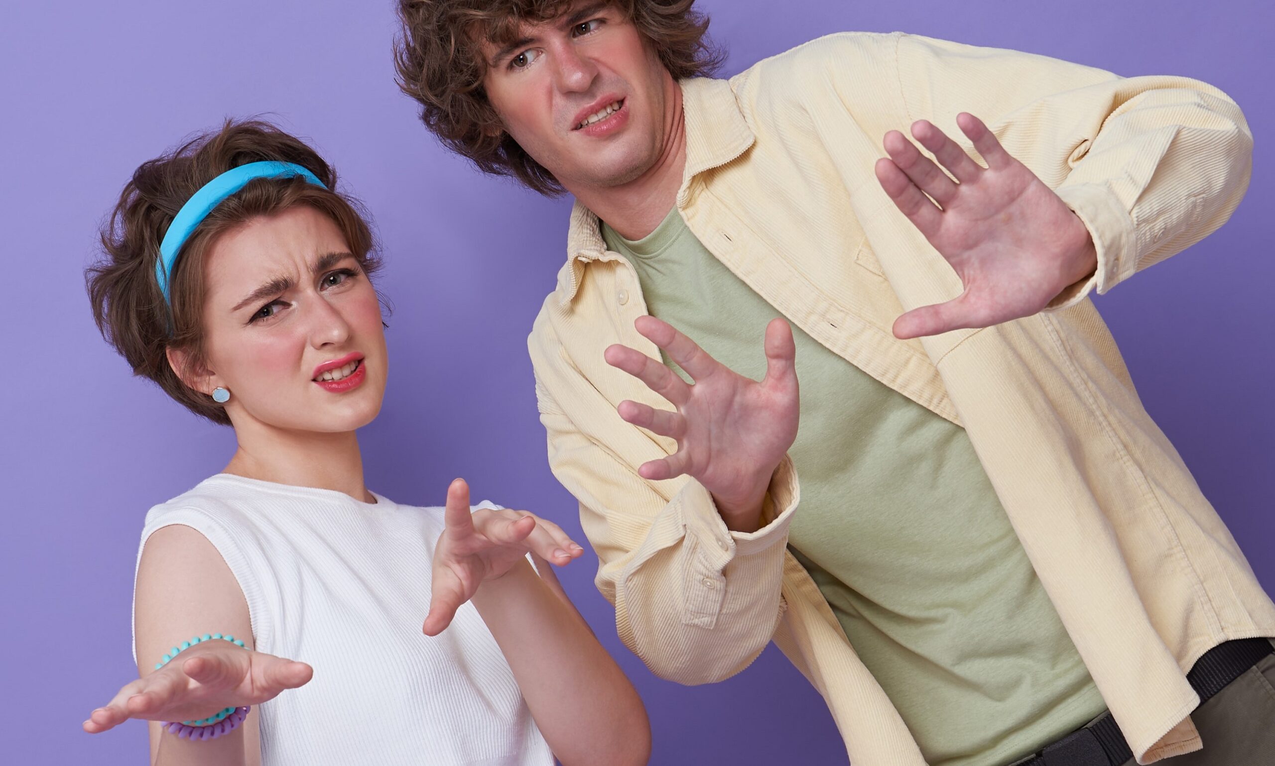 <a href="https://www.freepik.com/free-photo/couple-disgusted-expression-displeased-fearful-doing-disgust-face-because-aversion-reaction_27103692.htm#page=2&query=disgusted&position=16&from_view=search&track=sph">Image by our-team</a> on Freepik poudre de grillons domestiques en tant que nouvel aliment.